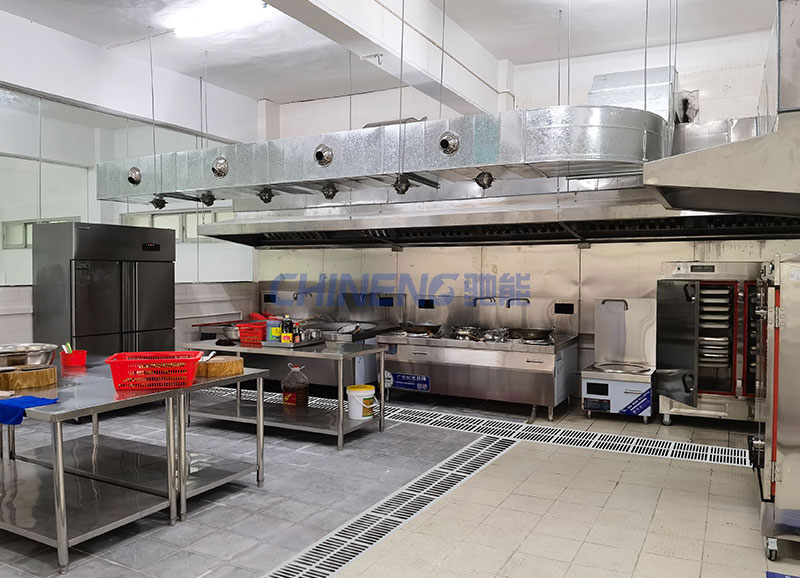 科視光學員工食堂廚房烹飪區全景