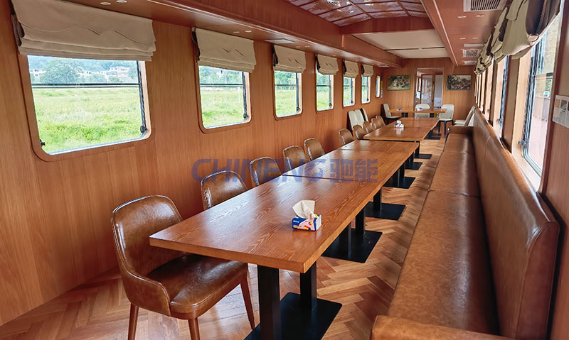 逕下村納米小鎮火車主題餐廳環境